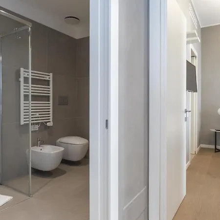 San Babila Duomo View With Shared Rooftop Terrace Apartment Mailand