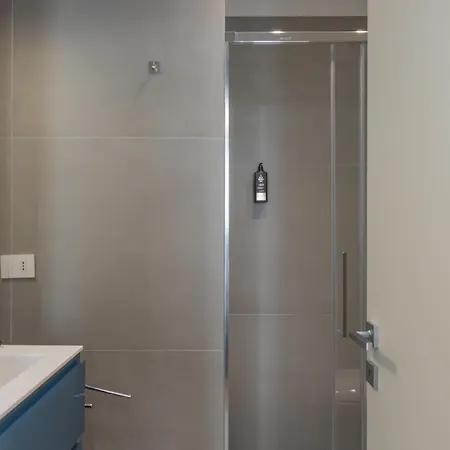 San Babila Tower With Panoramic Terrace Overlooking Duomo By Rentopolis Milan