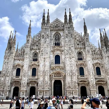 Апартаменты Wonderful Downtown Apartment-hd Netflix, King-size Bed, Two Minutes' Walk From Metro