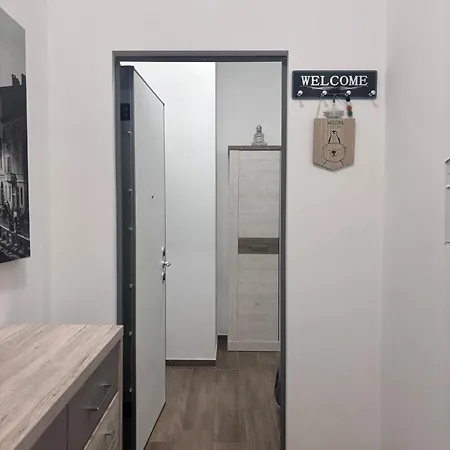 Bilocale In Bande Nere-metro Rossa Duomo *