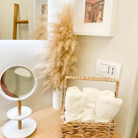New Quiet And Design In The Heart Of * Milano