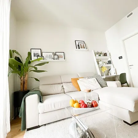 New Quiet And Design In The Heart Of * Milano