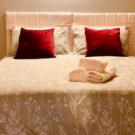 Comfortable 6 Min From Station 아파트