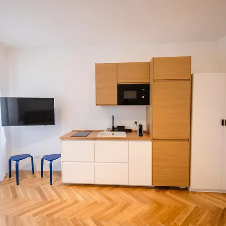 Moderno Bilocale In Zona Monumentale-cenisio Μιλάνο