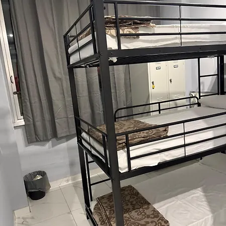Lion & Youth Hostel Milan