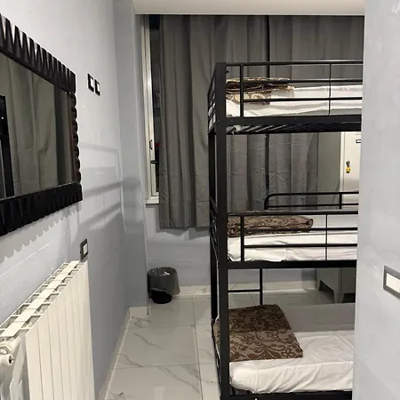Lion & Youth Hostel Milan