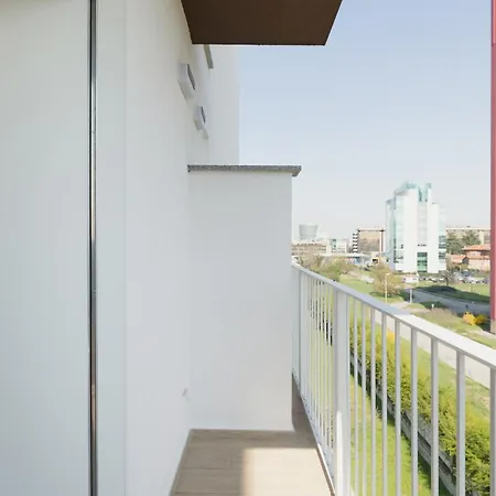 Gohost - Modern And Bright With Terrace And Balcony Apartment Milan