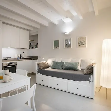 2 Bedrooms De Angeli - 20 Minuti Dal Salone Del Mobile *