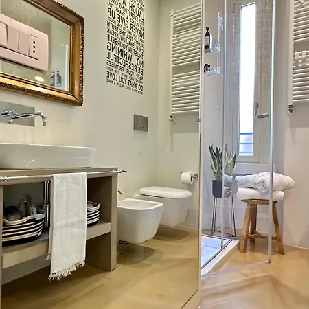 Lily Pads -elegant Apartment- In The Center Appartamento