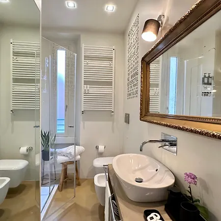 Lily Pads -elegant Apartment- In The Center Appartamento Milano