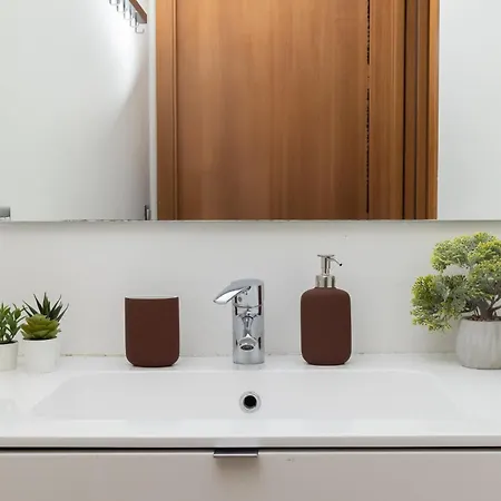 Con Metro Diretta 10 Minuti Duomo Apartamento