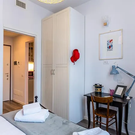 Nuovi Bilocali Station - 2 Con Parcheggio In Box E 1 Con Balcone -no Box- N&s Town Homes Apartment Milan