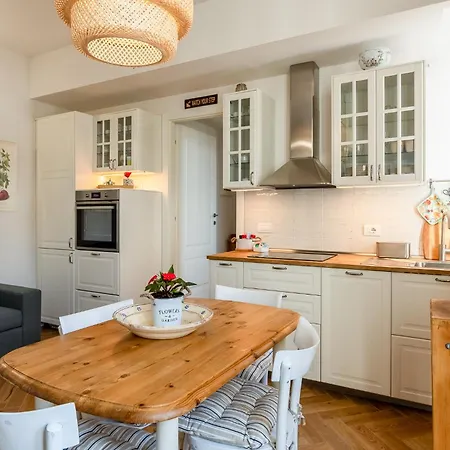 Nuovi Bilocali Station - 2 Con Parcheggio In Box E 1 Con Balcone -no Box- N&s Town Homes * Milan