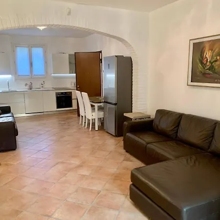 In Villa, Garden And Netflix * Milan