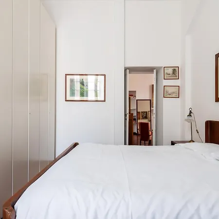 Apartment Spacious And Bright Three-room Just Few Steps From The Duomo *