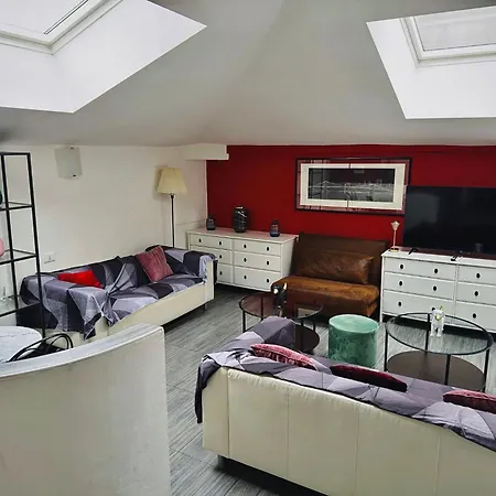 Hosting Dreams Attics - Duomo Apartman