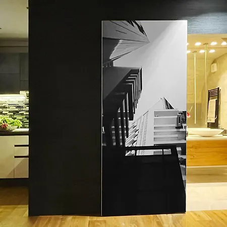 Luxury Art & Chromotherapy Downtown - Free Parking * ミラノ