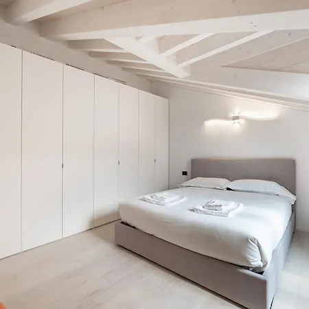10 Min Walk From Prada, Bocconi And Metro Apartamento Milán