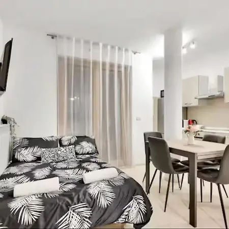 10 Min From Linate-private Garage Apartment