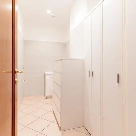 Guesthost - Spacious 600 Mt To Metro M3 Comasina *