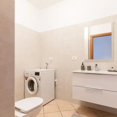Spacious 600 Mt To Metro M3 Comasina Milan