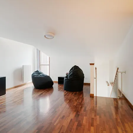 Guesthost - Spacious 600 Mt To Metro M3 Comasina 公寓 米兰