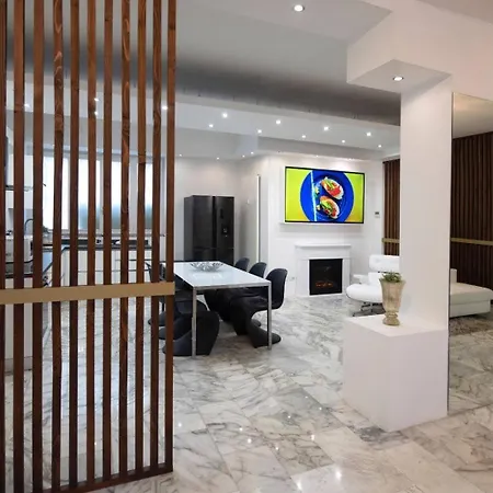 La Galleria Apartment *