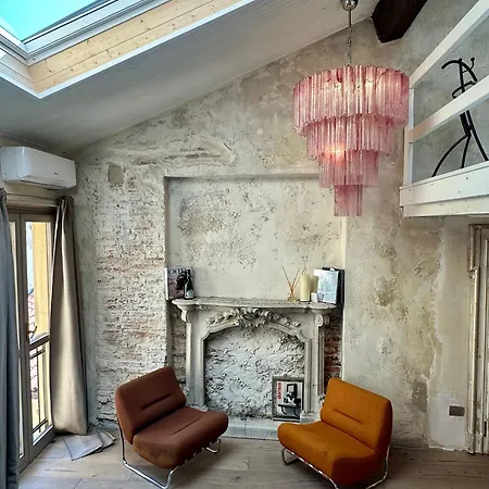 Charming And Design Attic Loft In Coolest Area Navigli Ticinese מילאנו