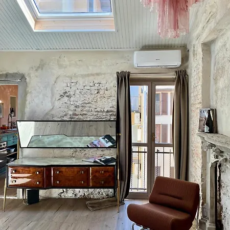 Charming And Design Attic Loft In Coolest Area Navigli Ticinese מילאנו