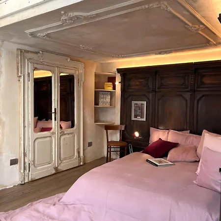 Charming And Design Attic Loft In Coolest Area Navigli Ticinese * מילאנו