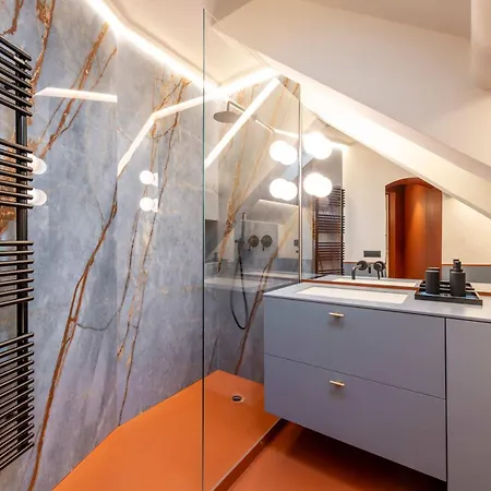 Stunning Cupola Apt-steps From San Babila & Duomo *