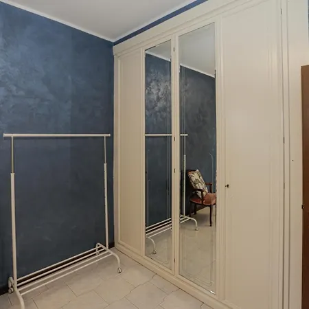 Homestay Cozy Room In Elegant Flat Shared With Alex, Tube 5 Min Walking
