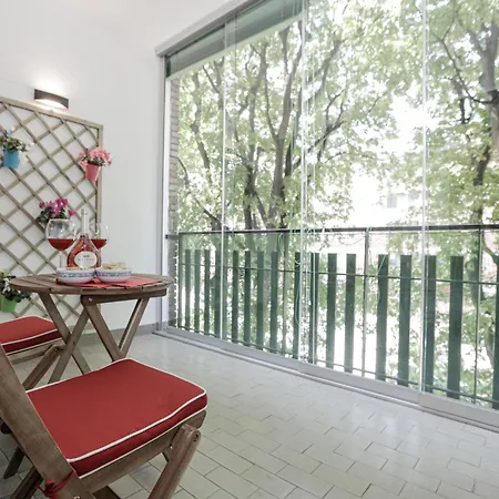 Cozy Room In Elegant Flat Shared With Alex, Tube 5 Min Walking Homestay Milan