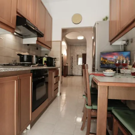 Homestay Cozy Room In Elegant Flat Shared With Alex, Tube 5 Min Walking