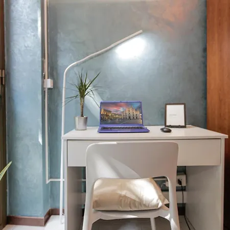 Cozy Room In Elegant Flat Shared With Alex, Tube 5 Min Walking Homestay *