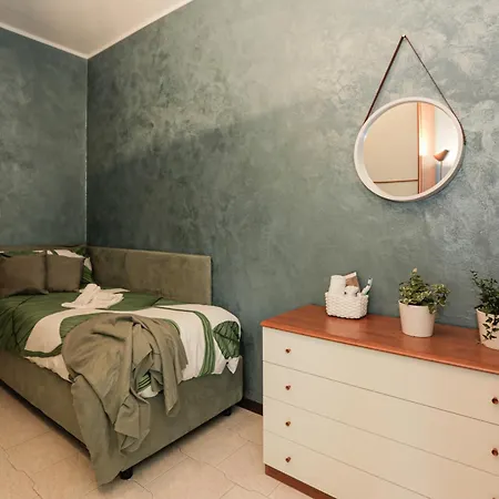 Cozy Room In Elegant Flat Shared With Alex, Tube 5 Min Walking Homestay Milan