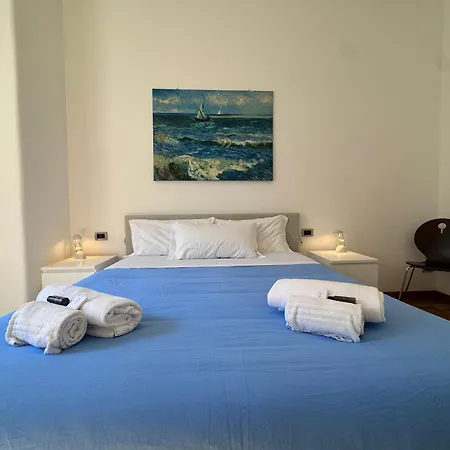 Bright With Balcony In Corso Xxii Marzo Милан