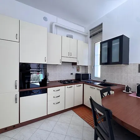 Bright With Balcony In Corso Xxii Marzo