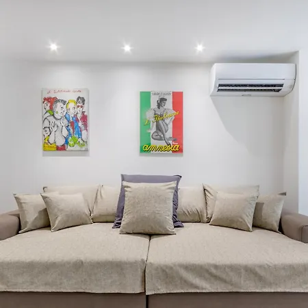 Center Jacuzzi Deluxe Loft Apartment
