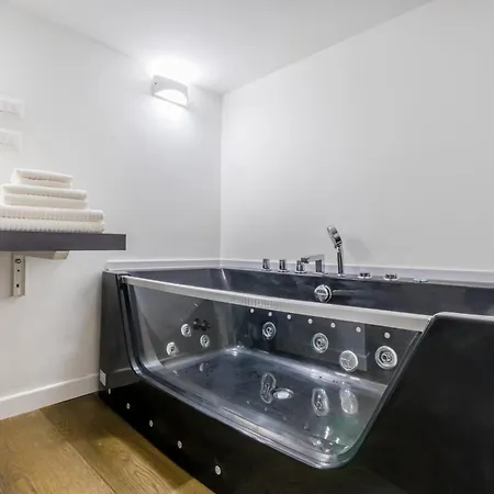 Center Jacuzzi Deluxe Loft Milan