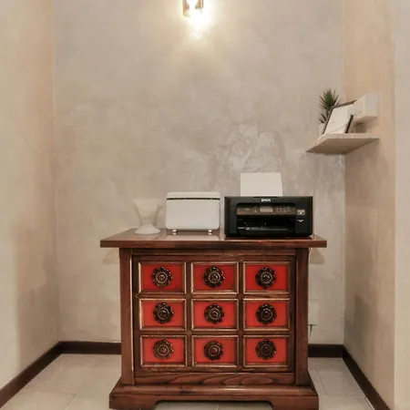 Cozy Room In Elegant Flat Shared With Alex, Tube 5 Min Walking Homestay Milan