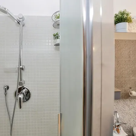 Cozy Room In Elegant Flat Shared With Alex, Tube 5 Min Walking * Milan