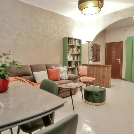 Cozy Room In Elegant Flat Shared With Alex, Tube 5 Min Walking Homestay *
