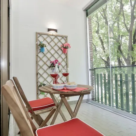 Cozy Room In Elegant Flat Shared With Alex, Tube 5 Min Walking *