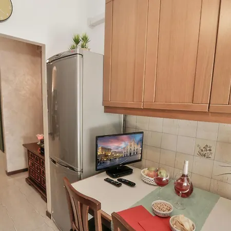 Cozy Room In Elegant Flat Shared With Alex, Tube 5 Min Walking Milan