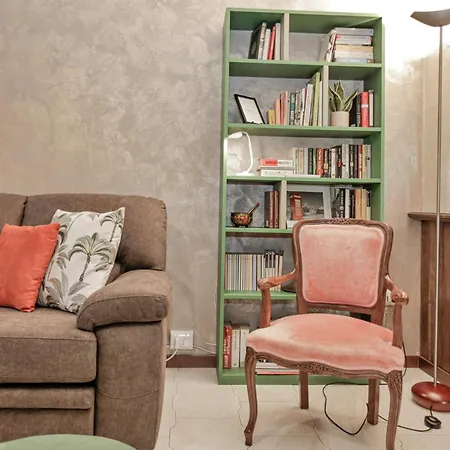 Homestay Cozy Room In Elegant Flat Shared With Alex, Tube 5 Min Walking