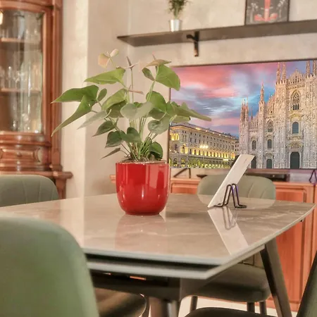 Cozy Room In Elegant Flat Shared With Alex, Tube 5 Min Walking Homestay *