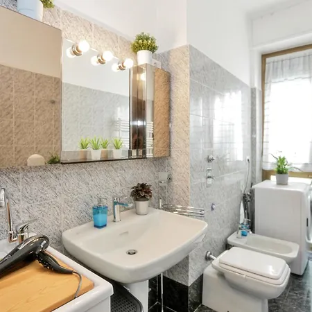 Cozy Room In Elegant Flat Shared With Alex, Tube 5 Min Walking * Milan