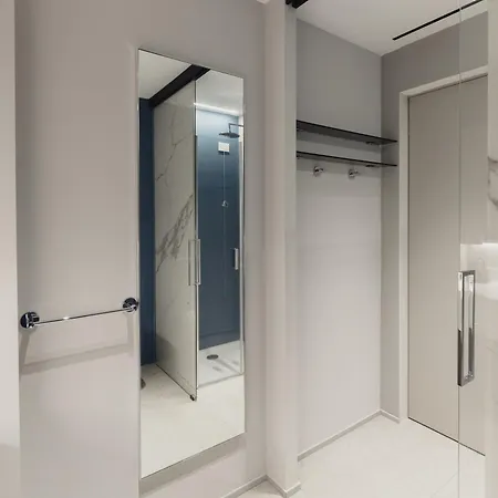 Apartamento Gohost - Stylish 10 Min From Station Milão