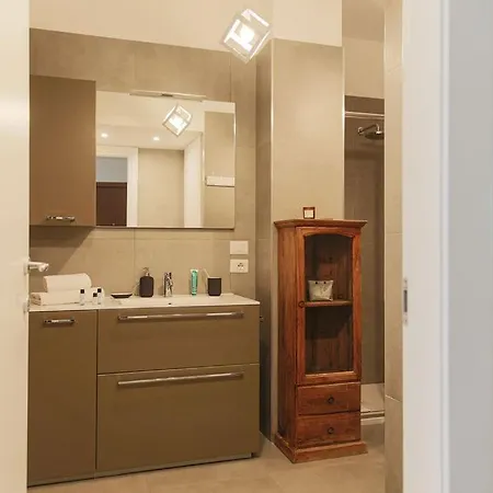 The Rent - Comfortable One-bedroom Near Porta Romana Apartment *
